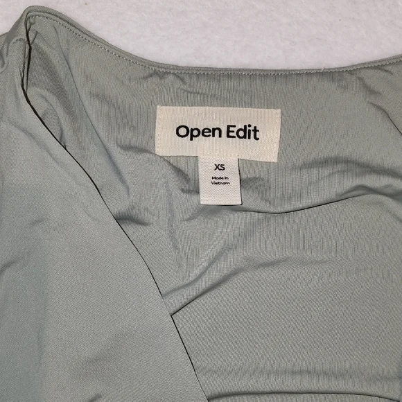 Chic Long Sleeve Bodysuit in Light Green - Picture 7 of 9